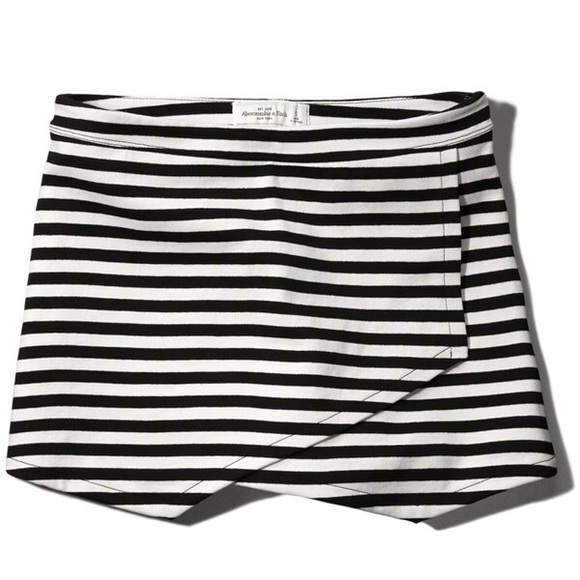 Abercrombie & Fitch Pants - Abercrombie Striped Skort